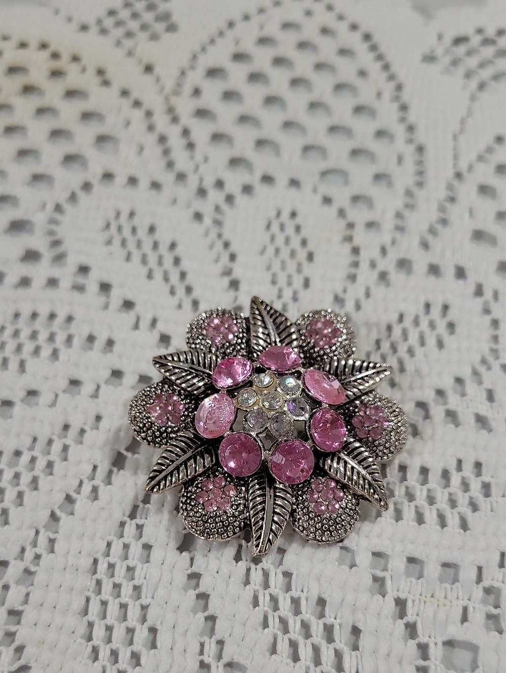🌸🍃 ornate lapel pin 🍃🌸